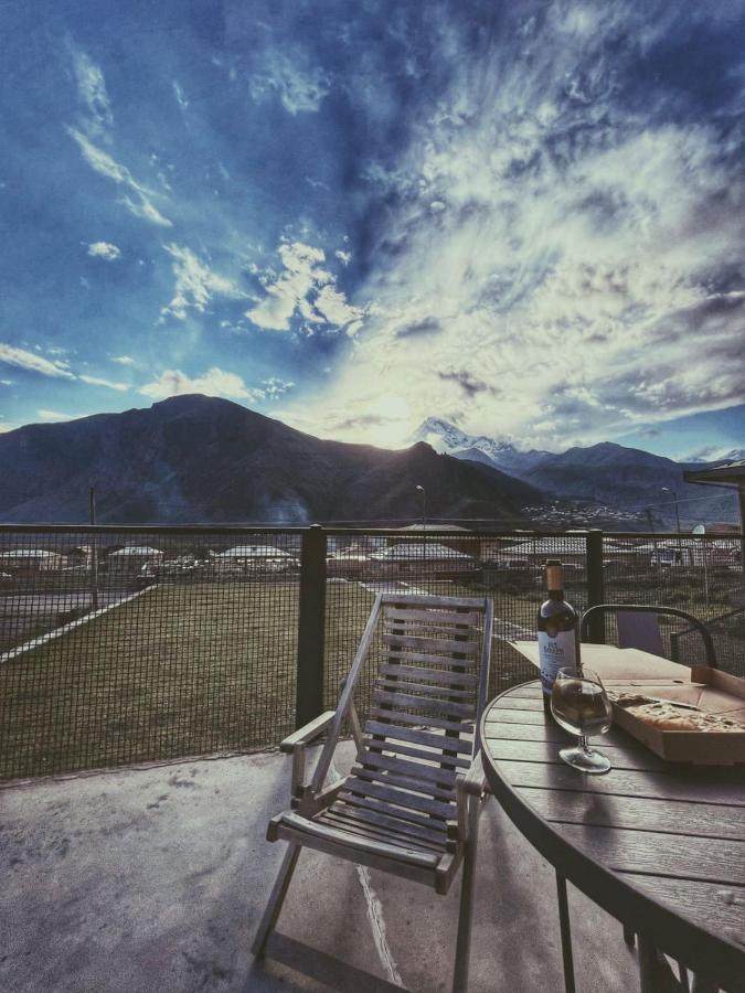 Hotel Misty Mountain Степанцмінда Екстер'єр фото