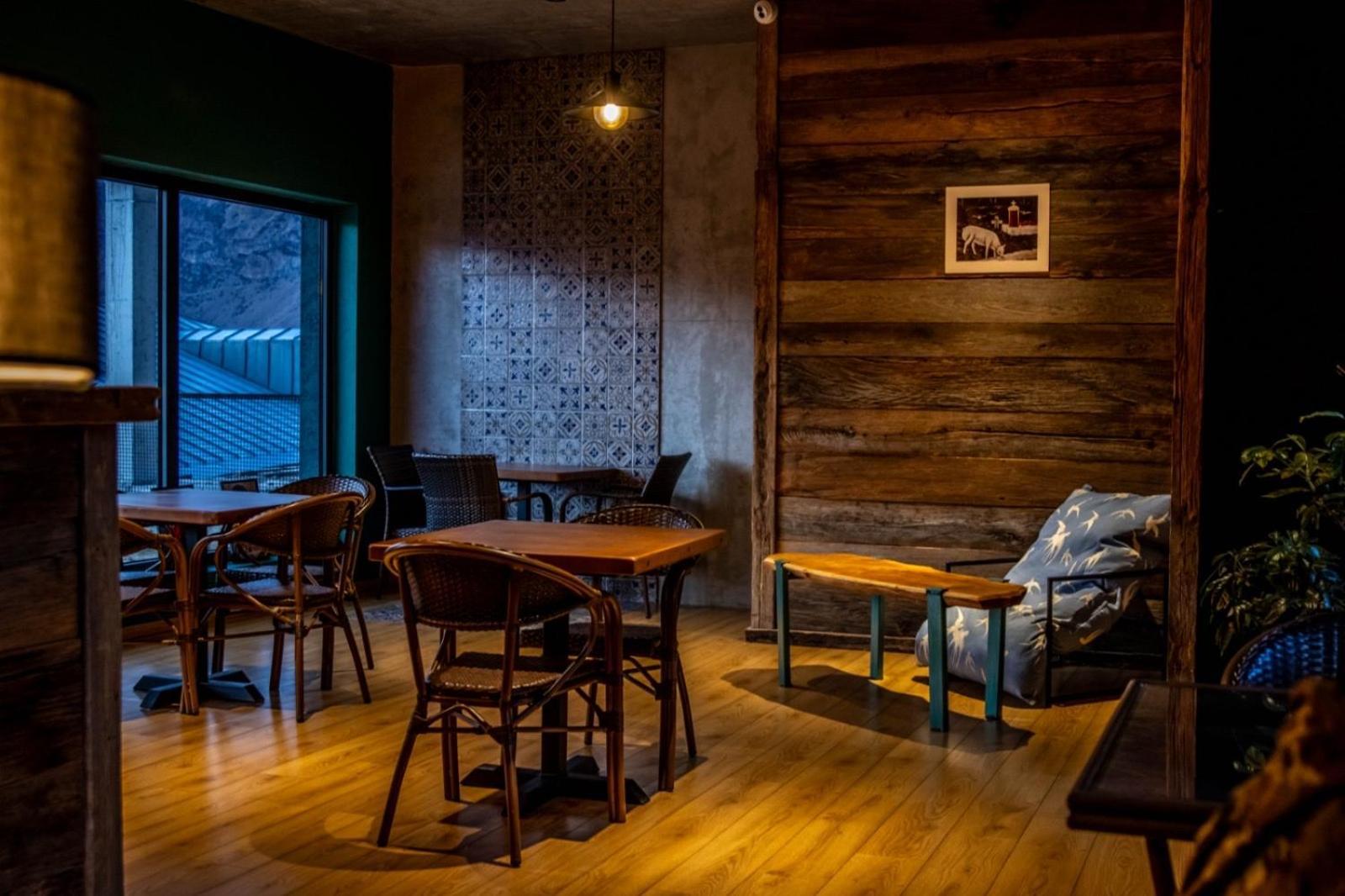 Hotel Misty Mountain Степанцмінда Екстер'єр фото