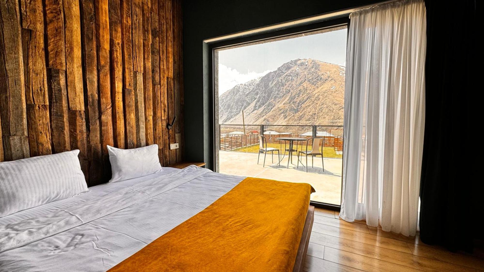 Hotel Misty Mountain Степанцмінда Екстер'єр фото